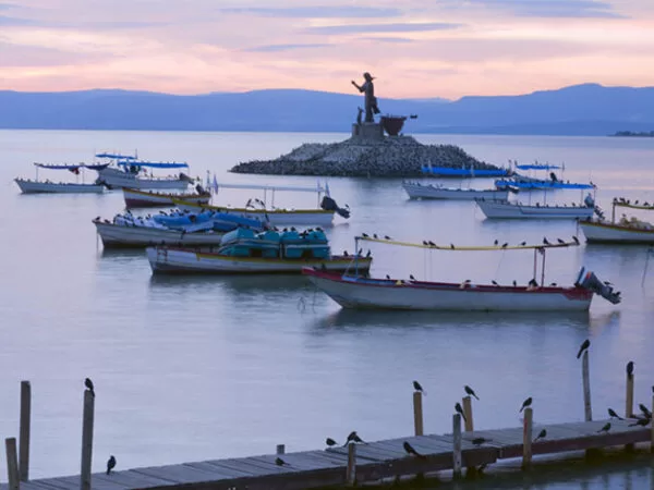  Caminando por el Malecón Chapala 