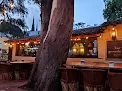 Bonanza Restaurante & Bar en Morelos 10 en Ajijic es un lugar familiar ideal para reunirse con amigos a cenar, tomar algo y ver pasar la vida.​