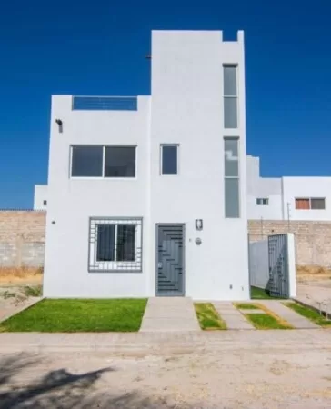 Casa en Chapala de 3 Recamaras y 3 Baños casa nueva con alberca y vista al lago en fracc pergolas chapala