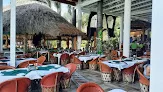 La Iguana de Piedra en Carretera Jocotepec-Chapala 636, San Juan Cosalá, es un restaurante donde el hermoso paisaje, ambiente relajado y comida fantástica se combinan.​