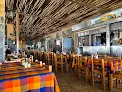 La Palapa del Guayabo en Paseo Ramón Corona 24, Chapala, es un lugar de mariscos con vistas al lago, comida deliciosa y mucha música en vivo.​