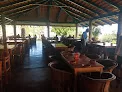 Las Caballerizas de Coxala en Arthur Ashe 46, San Juan Cosalá, es un restaurante con grandes vistas y buena comida.​