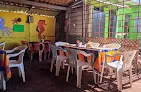 Mariscos El Pingüino, en González Gallo en Chapala, sirve camarones empanizados perfectamente cocidos y lo que los invitados llaman el mejor cóctel de camarón.