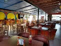 Mariscos René, en Jocotepec, es un restaurante de mariscos con comida decente y un ambiente casual.​