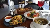 Scallion Ajijic Bistro, en Boulevard de Jin XI 117 en Ajijic, es un restaurante donde la comida y el ambiente son fantásticos para expatriados.