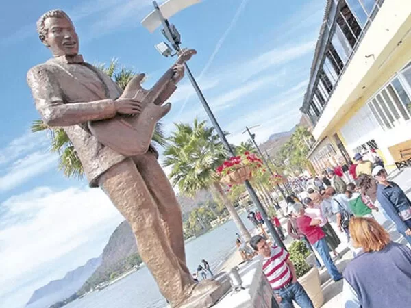 Monumento a Mike Laure