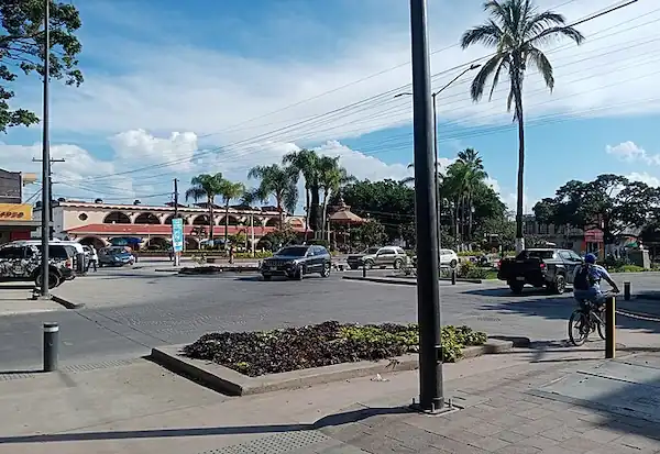 Donde Está, Ubicación, Cómo Llegar y Moverse